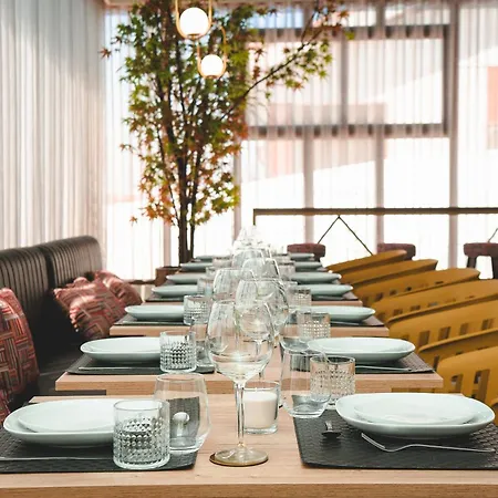 Singular Porto Aeroporto Hotel