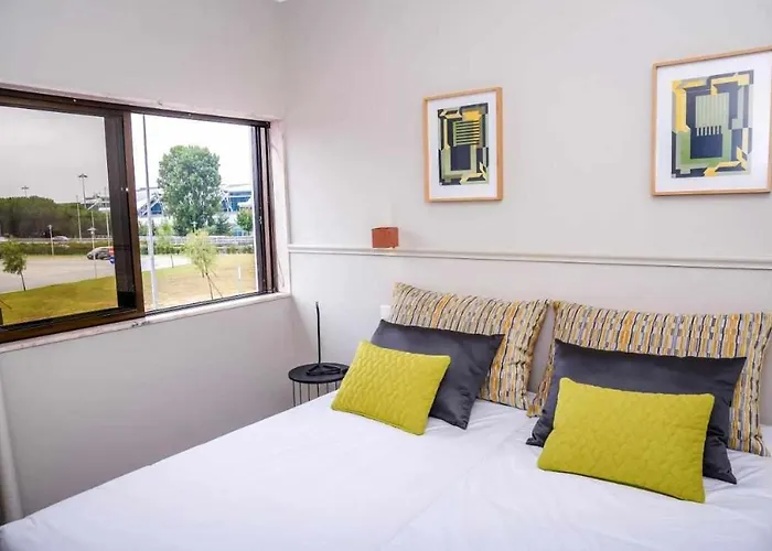 Hotel Singular Porto Aeroporto *