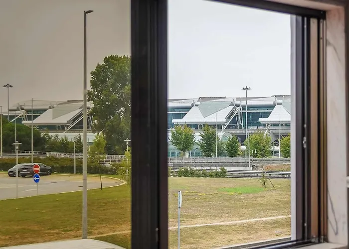 Singular Porto Aeroporto Maía